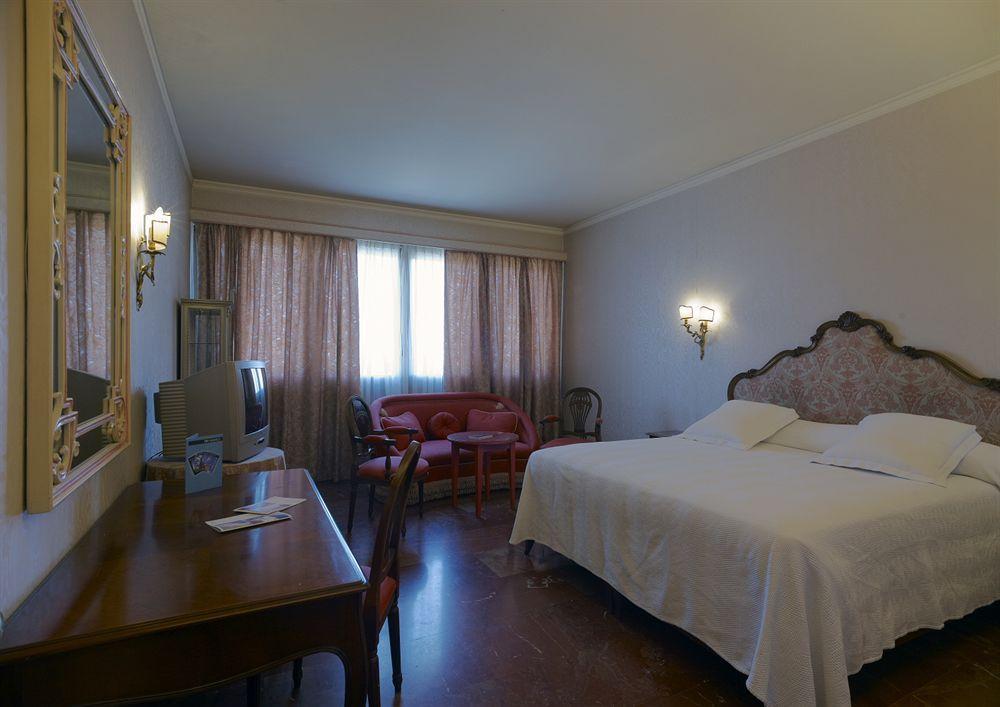 Hotel NH Firenze Camera foto