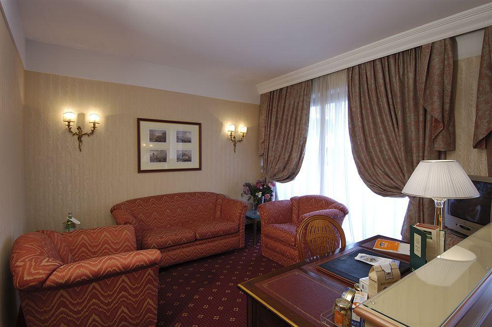 Hotel NH Firenze Esterno foto