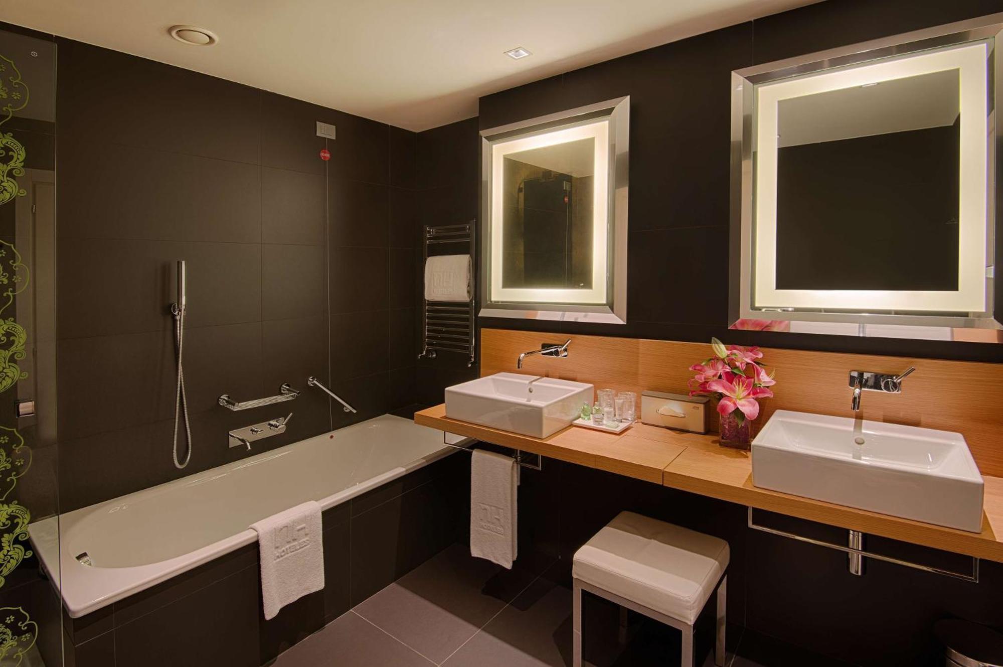 Hotel NH Firenze Esterno foto
