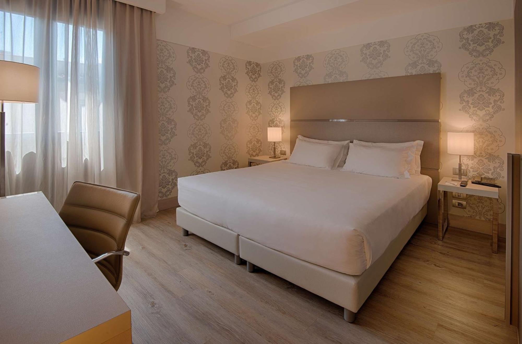 Hotel NH Firenze Esterno foto